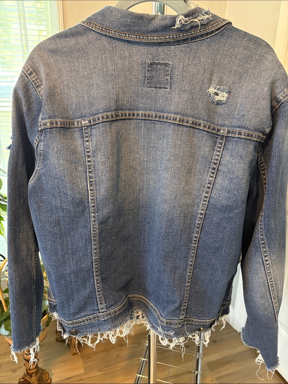 Destructed Jean Jacket - Picture 4 of 6